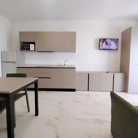 Διαμέρισμα Renovated Flat With Terrace In