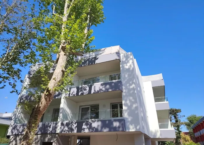 Lejlighed Renovated Flat With Terrace In