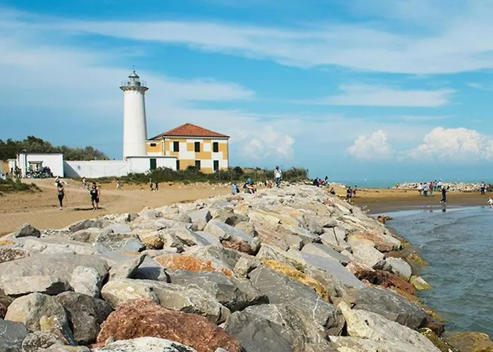 아파트 Renovated Flat With Terrace In *