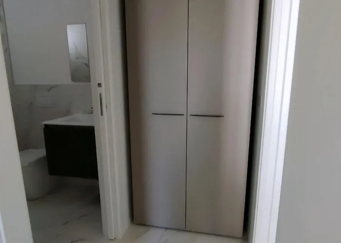 아파트 Renovated Flat With Terrace In 비비오네